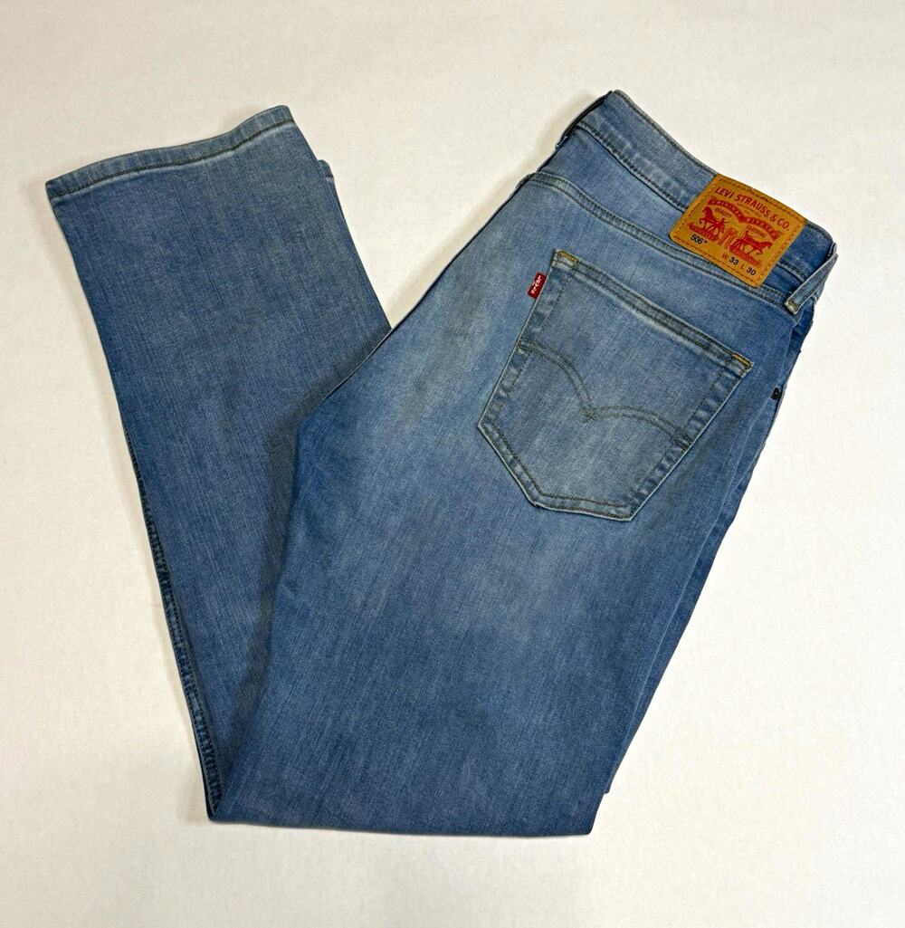 506 33x30 Levi’s Men's Light Wash Denim Jeans
